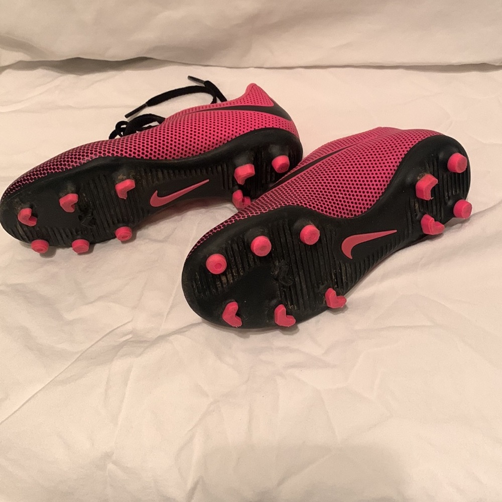 Nike Kids Black and Pink Soccer Cleats - Picture 3 of 4